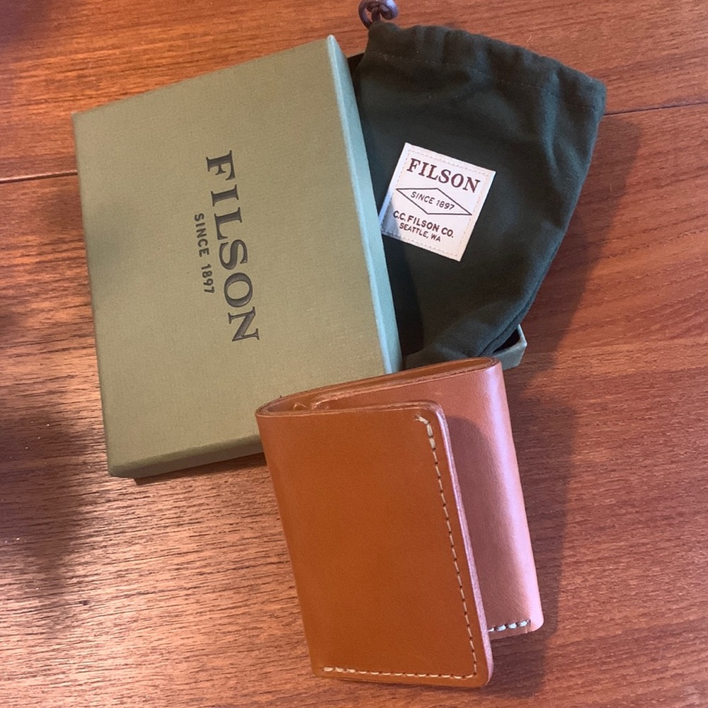 Filson leather wallet NWOT